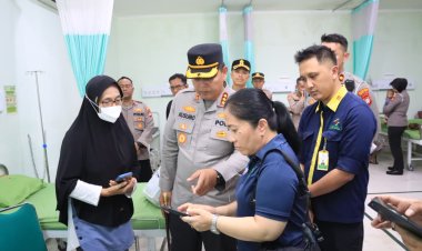 Kapolres Metro Bekasi Kota Jenguk 17 Korban Kebakaran Cimuning, Salurkan Tali Asih dan Dukungan Moril