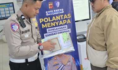 ‎Satlantas Polres Sukabumi Hadirkan Layanan Humanis Lewat Program "Polantas Menyapa" di Samsat Cibadak dan Pelabuhan Ratu