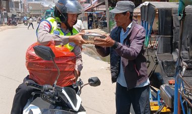 Humanis dan Peduli, Sat Lantas Aceh Tamiang Berbagi Jumat Berkah di Tengah Masyarakat