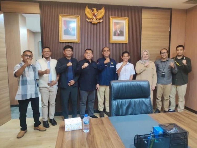 Anggota Komite II DPD RI, Bustami Zainudin, bersama anggota DPRD Lampung dari Fraksi NasDem dan sejumlah tokoh masyarakat Kabupaten Way Kanan 