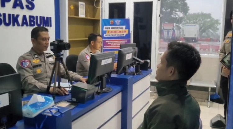 ‎Kasat Lantas Polres Sukabumi Kabupaten Tegaskan Tarif Resmi SIM Sesuai PNBP, Buka Kotak Pengaduan Antisipasi Pungli