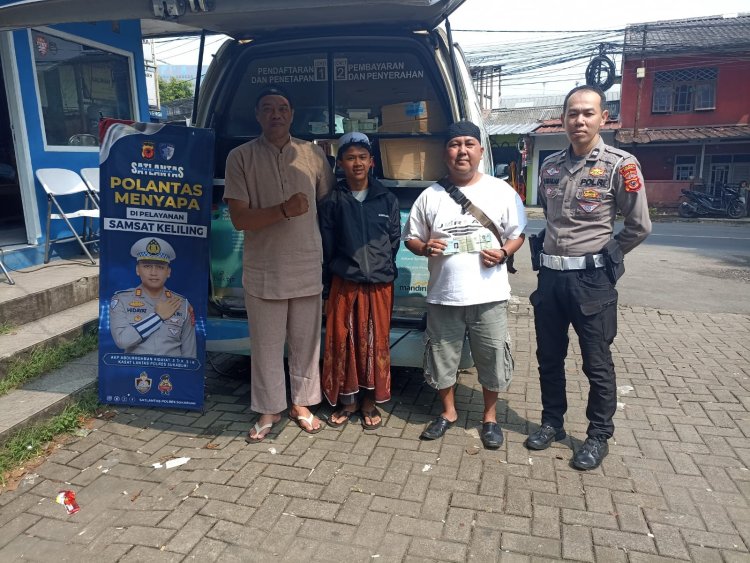 ‎Satlantas Sukabumi Hadirkan Program Polantas Menyapa di Samsat Plara Dan Cibadak, Tingkatkan Kualitas Layanan dan Kedekatan dengan Masyarakat