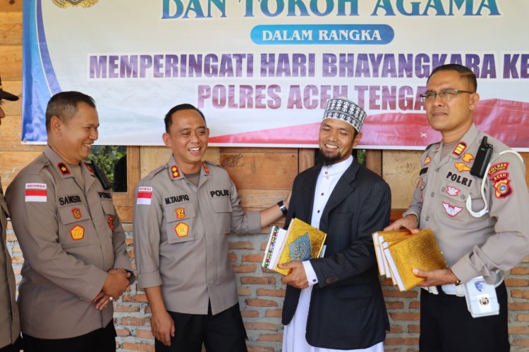 Kapolres Aceh Tengah Saweu Pesantren, Salurkan Bansos dan Gelar Bakti Kesehatan Gratis