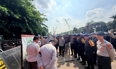 Brimob Batalyon D Pelopor Laksanakan Pengamanan Aksi Unjuk Rasa di Kawasan Monas