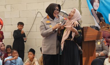 Kapolres Metro Bekasi Gelar Jum’at Berbagi dan Ceramah Kamtibmas Bersama Ibu-Ibu Sabuk Kamtibmas di Cikarang Utara