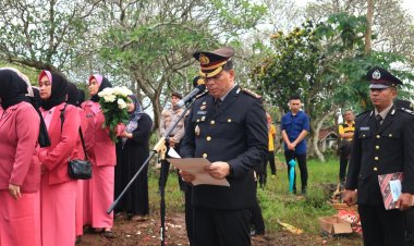 Polda Lampung Berduka : Kapolda Hadiri Upacara Pemakaman Bripka Anumerta Arya Supena yang Gugur Dalam Tugas