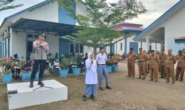 Kapolsek Syamtalira Bayu Jadi Pembina Upacara di SMAN 1 Bayu, Sampaikan Pesan Disiplin dan Bijak Bermedsos