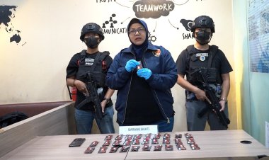 POLDA METRO JAYA MENGGAGALKAN PENDISTRIBUSIAN 30 PCS NARKOTIKA ETOMIDATE DI JAKARTA BARAT, 1 ORANG DIAMANKAN