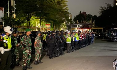 Brimob PMJ Dan Polres Jaksel Patroli Dini Hari di Blok M, Ratusan Pil Terlarang Diamankan