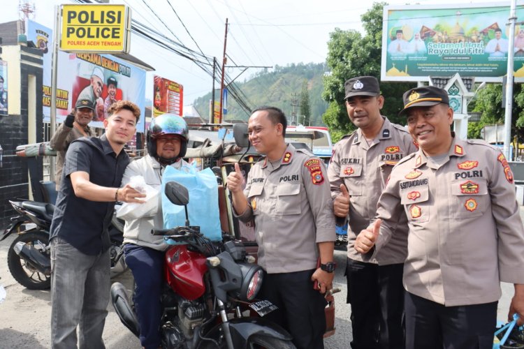 Polres Aceh Tengah Peringati Hari Buruh dengan Aksi Humanis “Jum’at Berbagi”