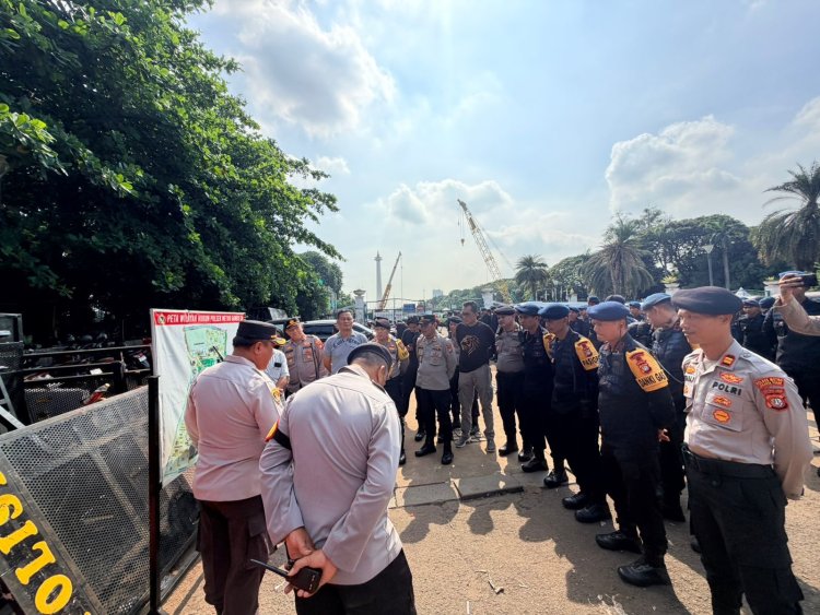 Brimob Batalyon D Pelopor Laksanakan Pengamanan Aksi Unjuk Rasa di Kawasan Monas