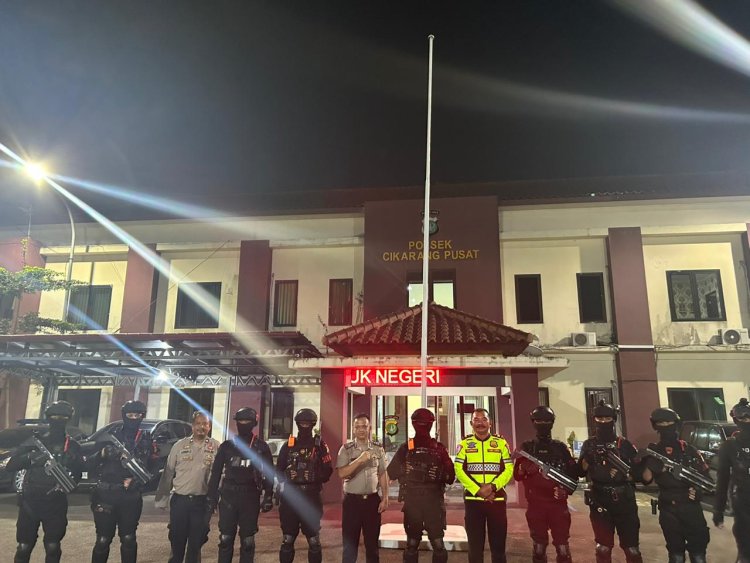 Patroli Brimob Yon D Pelopor Antisipasi Tawuran dan Balap Liar, Bantu Penanganan Kebakaran di Cikarang Barat