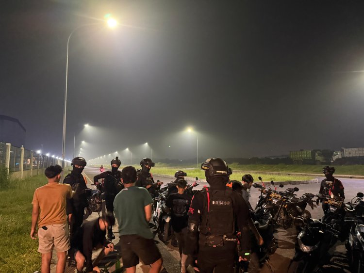 Patroli Brimob Batalyon D Pelopor Antisipasi Tawuran dan Balap Liar di Wilayah Kabupaten Bekasi
