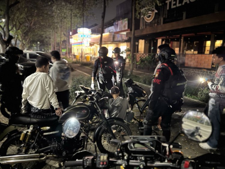 Patroli Brimob Kompi 2 Yon D Pelopor Amankan Wilayah Bekasi Kota dari Tawuran dan Balap Liar