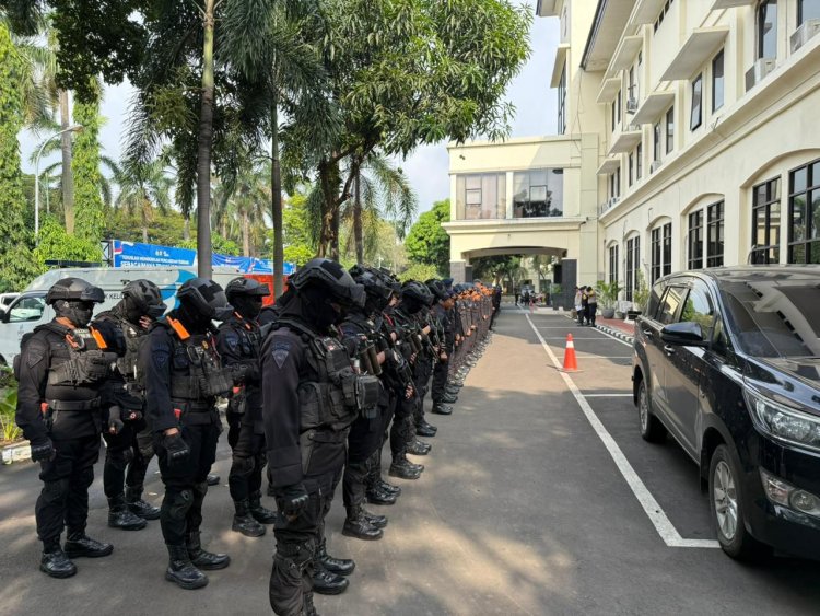 Brimob Batalyon D Pelopor Amankan Nobar Persib dan Patroli Antisipasi Tawuran di Kabupaten Bekasi