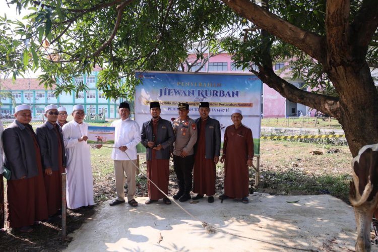 Semarak Iduladha 1447 H, Menteri Nusron Salurkan Hewan Kurban ke Pondok Pesantren Attaqwa