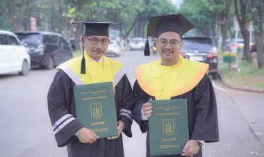 Wisuda di JCC, Haji Uma Raih Gelar Magister Ilmu Politik, Putranya Lulus Sarjana Ilmu Komunikasi