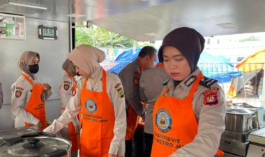 Dapur Lapangan Ditpamobvit Polda Metro Jaya Hadir untuk Warga Terdampak Kebakaran Kemayoran