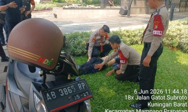 Respons Cepat Patroli Ditpamobvit PMJ Tolong Korban Kecelakaan di Gatot Subroto