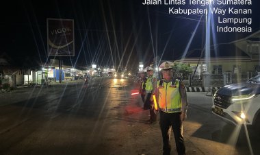 Satlantas Polres Way Kanan Gelar Blue Light Patrol, Arus Lalu Lintas Tengah Depan SPBU Bedeng Lancar   