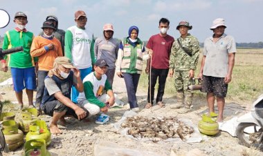 BABINSA KORAMIL 427-04/BAHUGA BERSAMA PETANI GELAR GROPYOKAN HAMA TIKUS DI KAMPUNG SUKA AGUNG