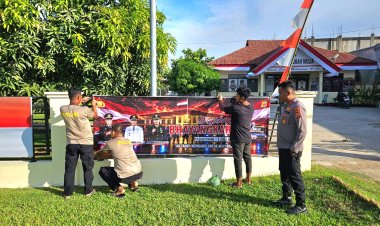 Semarak HUT Bhayangkara ke-80, Polsek Meurah Mulia Pasang Spanduk dan Umbul-Umbul