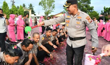 Hari Bhayangkara Ke-80, Kapolres Aceh Timur Pimpin Upacara Kenaikan Pangkat 62 Personel