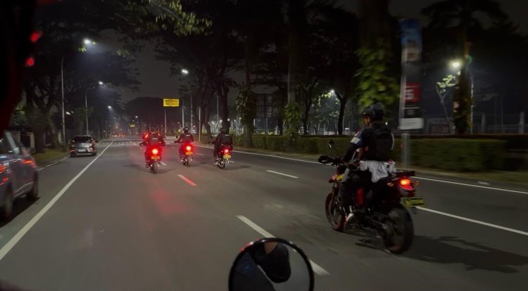 Patroli Brimob Batalyon D Pelopor Ciptakan Situasi Kondusif di Kabupaten Bekasi