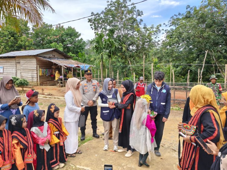 Kapolsek Simpang Jernih Dampingi Bunga Zainal Bangkitkan Semangat Anak Korban Banjir Lewat Trauma Healing