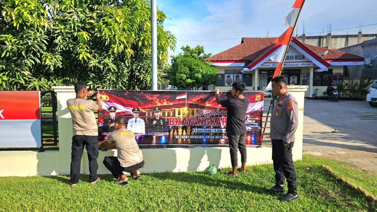 Semarak HUT Bhayangkara ke-80, Polsek Meurah Mulia Pasang Spanduk dan Umbul-Umbul