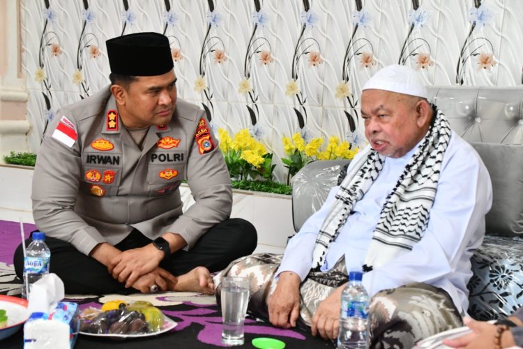 Bakti Religi HUT Bhayangkara Ke-80, Polres Aceh Timur Serahkan 100 Sak Semen untuk Dayah Abu Paya Pasi