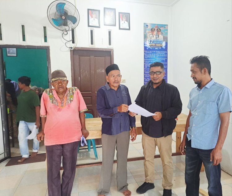 Pastikan Tepat Sasaran, Pj Geuchik Gampong Kapa Bagikan Undangan Bantuan Jadup