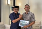 Silaturrahmi dengan Ketua DPRA, Haji Uma Serahkan Rekomendasi Hasil FGD Penggunaan Ruang Digital di Aceh