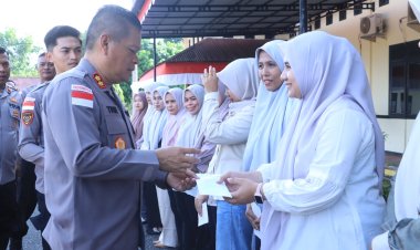 Sebagai Wujud Kepedulian Pimpinan, Kapolres Aceh Utara Berikan Tali Asih Kepada 25 Orang PHL