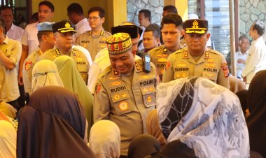 Kapolda Aceh Serahkan 1.000 Paket Sembako untuk Masyarakat Terdampak Bencana di Bireuen