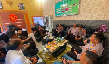 Polres Way Kanan Berikan Surprise Hari Bhakti Adhyaksa ke-66, Perkuat Sinergi dengan Kejaksaan Negeri Way Kanan