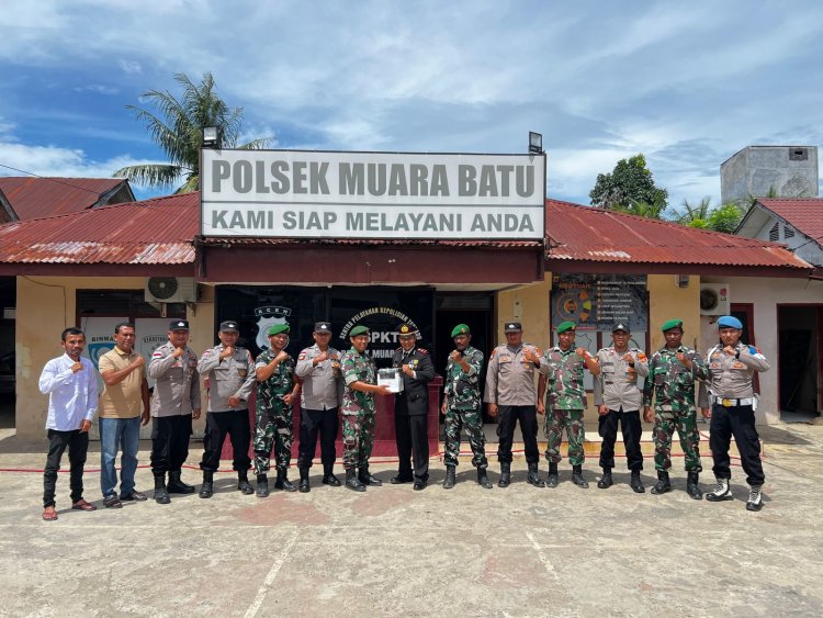 HUT Bhayangkara ke-80, Danramil 04 Muara Batu Beri Kejutan Spesial untuk Polsek Muara Batu