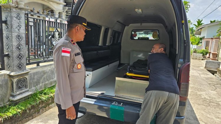 Kapolsek Meurah Mulia Sambut Kedatangan Jenazah Aipda Junaidi, di Kampung Halaman