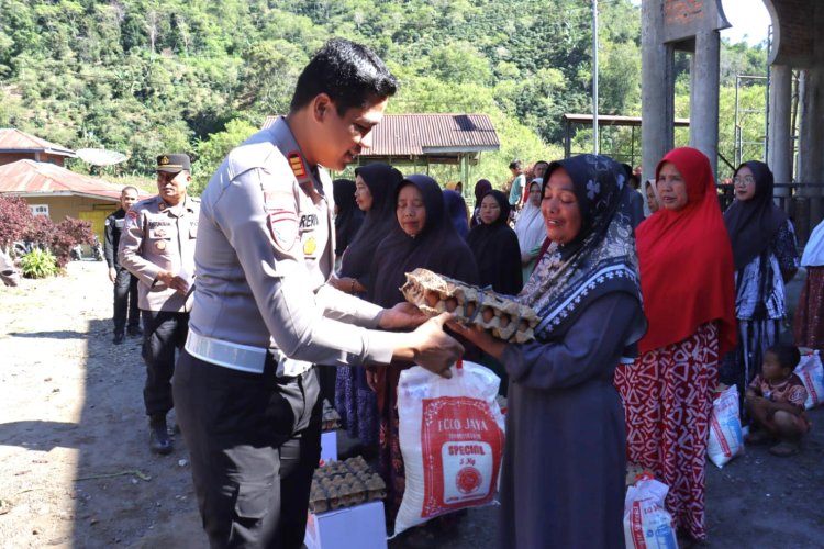 Polri Peduli, Polres Aceh Tengah Salurkan Sembako untuk Warga Lelumu Kecamatan Pegasing