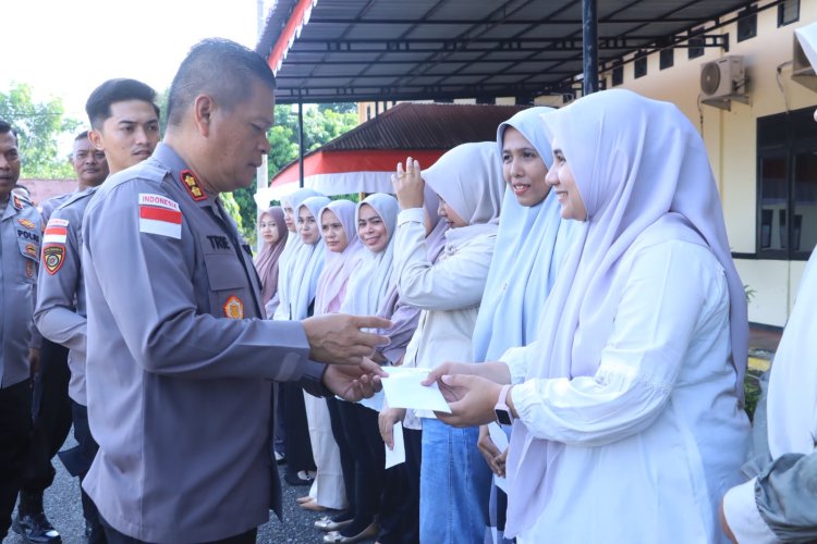 Sebagai Wujud Kepedulian Pimpinan, Kapolres Aceh Utara Berikan Tali Asih Kepada 25 Orang PHL