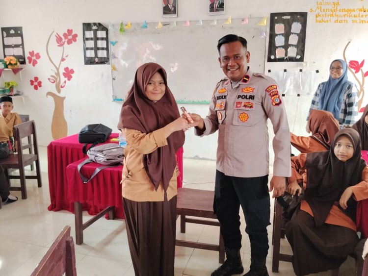 Melalui MPLS, Kapolsek Meurah Mulia Bekali Siswa Baru dengan Pendidikan Karakter dan Hukum