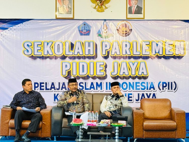 Haji Uma Isi kuliah Umum di Aula Bupati Pidie Jaya Bersama PII di buka Wabup bertema Aceh Emas atau Aceh Cemas