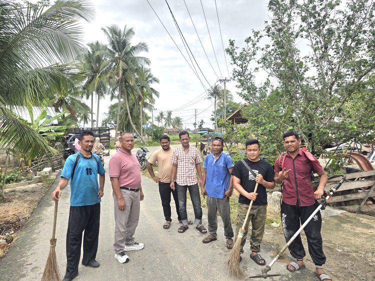 Sehari Dilantik, Geuchik Gampong Kapa Pimpin Gotong Royong Bersama Warga di Lorong Samudra