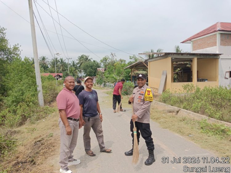 Bhabinkamtibmas Gampong Kapa Dukung Penuh Program Jumat Bersih, Wujudkan Lingkungan Bersih dan Kebersamaan Warga