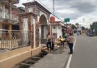 Polsek Bandar Gelar Bakti Sosial Sambut HUT ke-81 Kemerdekaan RI, Bersihkan Meunasah An-Nur Bersama Warga