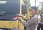 Aksi Sosial Sambut HUT RI ke-81, Satlantas Polres Way Kanan Bagikan Bendera Merah Putih Gratis ke Pengendara