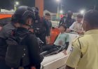 Patroli Dini Hari, Brimob Polda Metro Jaya Evakuasi Remaja Korban Penusukan di Tangerang