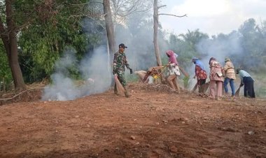 Babinsa Serka Isrianto Pimpin Gotong Royong di Kampung Bandar Dalam, Semangat Sambut HUT RI ke-81