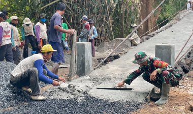 GOTONG ROYONG TNI DAN MASYARAKAT PERCEPAT PEMBANGUNAN JAMBATAN PERINTIS GARUDA