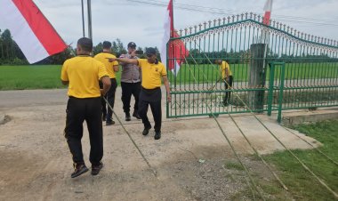 Semarak HUT ke-81 RI, Polsek Meurah Mulia Laksanakan Jumat Bersih di Masjid Rhadatul Amal